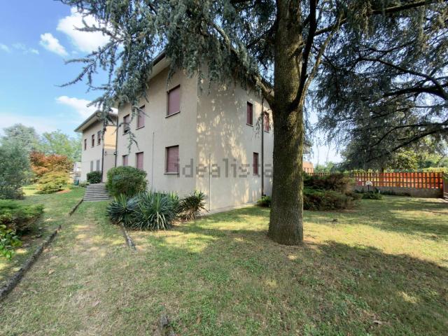 Case e ville in vendita di 135 m² in Via G. Cimabue, 32