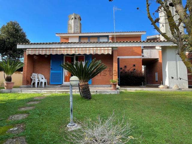 Case e ville in vendita di 135 m² in Via garigliano