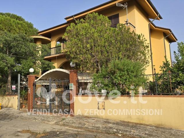 Case e ville in vendita di 135 m² in Via Giuseppe Pitrè, 3