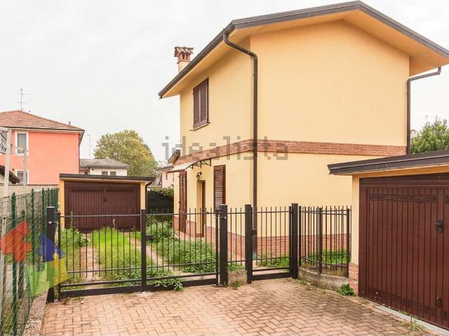 Case e ville in vendita di 135 m² in Via Don Giovanni Minzoni, 57