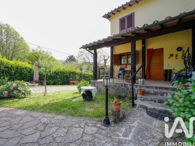 Case e ville in vendita di 135 m² in Via della Centrale, 5