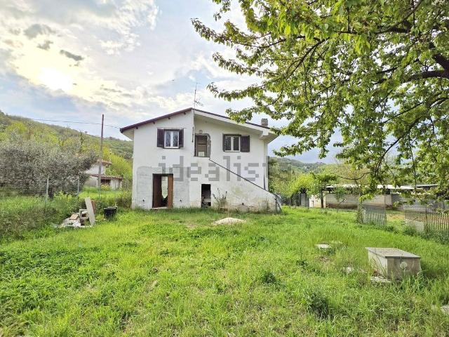 Case e ville in vendita di 135 m² in Via Fontana Nuova