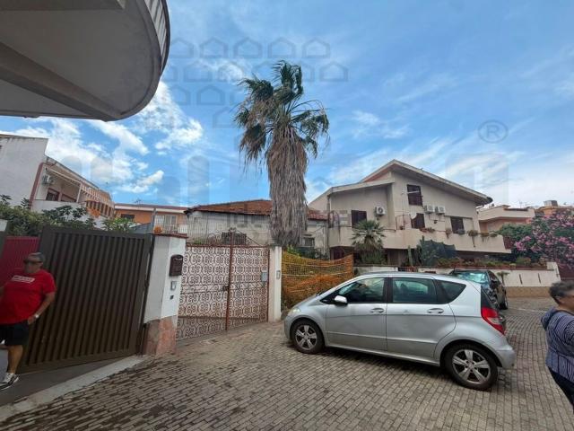 Case e ville in vendita di 135 m² in Via Lanciatore