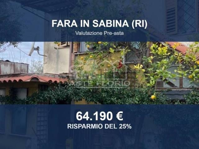 Case e ville in vendita di 135 m² in Via Madonna del Divino Amore, 26