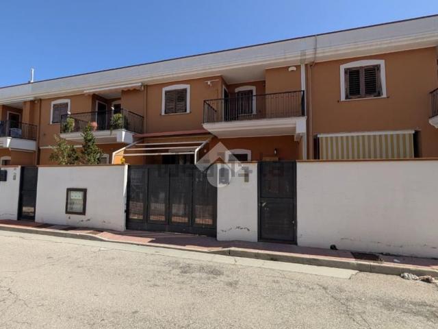 Case e ville in vendita di 135 m² in Via Saverio Mercadante, 34