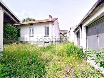 Case e ville in vendita di 135 m² in Via San Maurizio Al Lambro