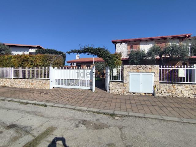 Case e ville in vendita di 135 m² in Via Pesce Martello