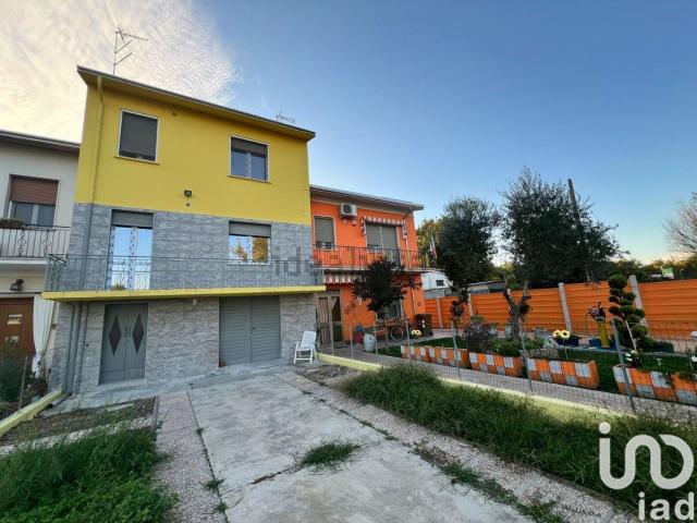 Case e ville in vendita di 135 m² in Via Giacomo Matteotti