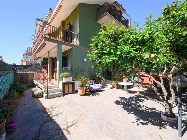 Case e ville in vendita di 135 m² in Via Torre Perla