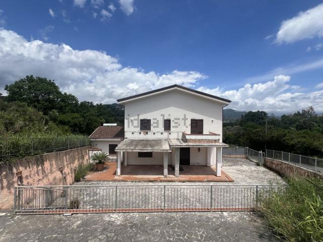 Case e ville in vendita di 135 m² in Contrada Valle di Natale