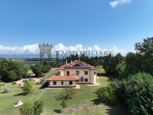 Case e ville in vendita di 1360 m² in Via Vitellino