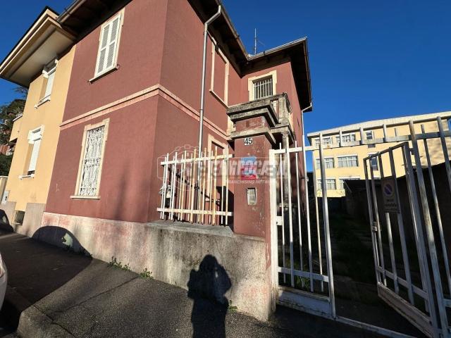 Case e ville in vendita di 136 m² in Via Alessandro Volta, 45