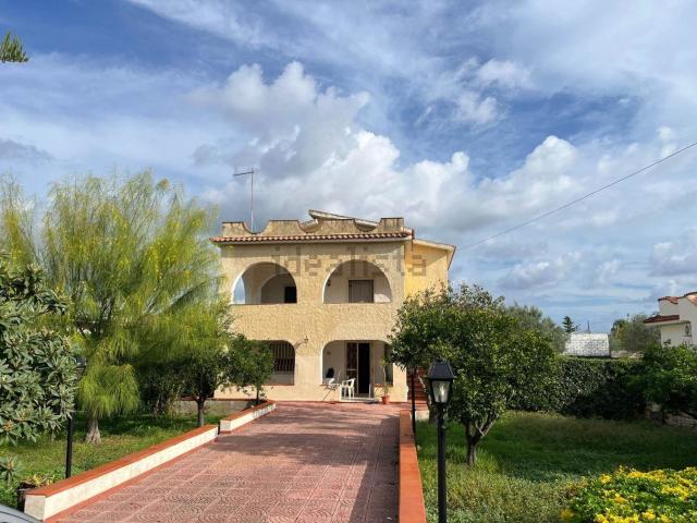 Case e ville in vendita di 136 m² in Via Isole della Sonda