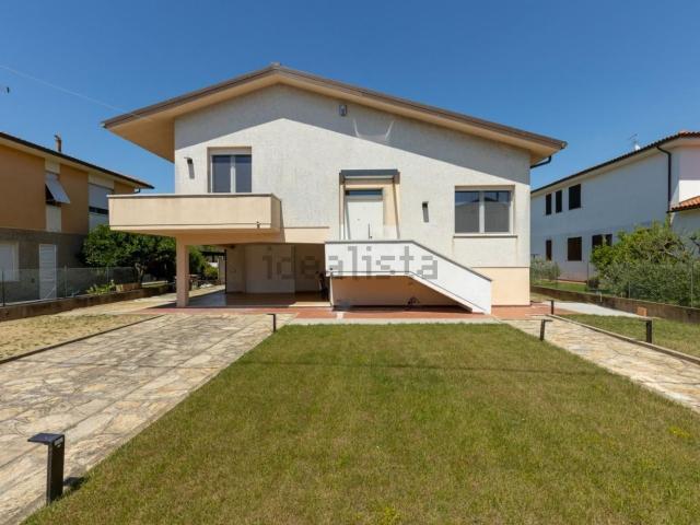 Case e ville in vendita di 136 m² in Via Ivan Rocchi