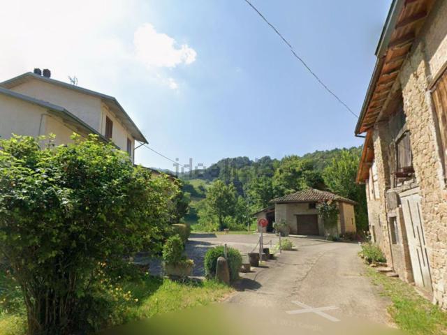 Case e ville in vendita di 136 m² in Via Monchio