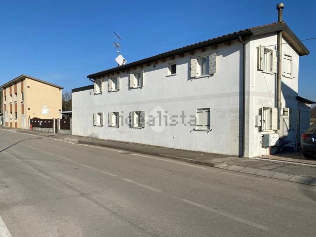 Case e ville in vendita di 136 m² in Via Montebelluna di Sant&apos Andrea, 40