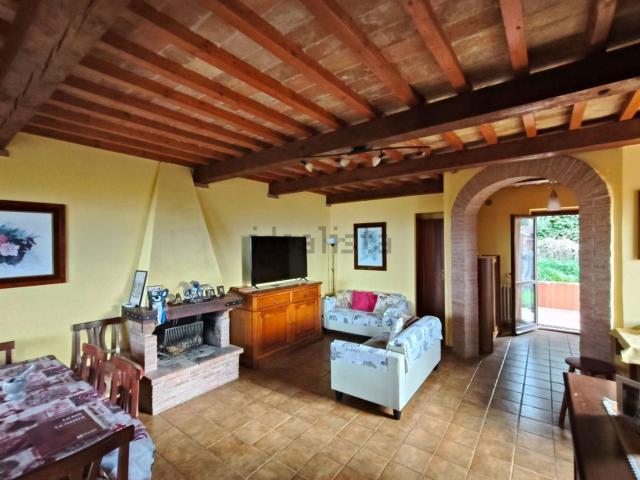 Case e ville in vendita di 136 m² in Via Poggio Fiorito