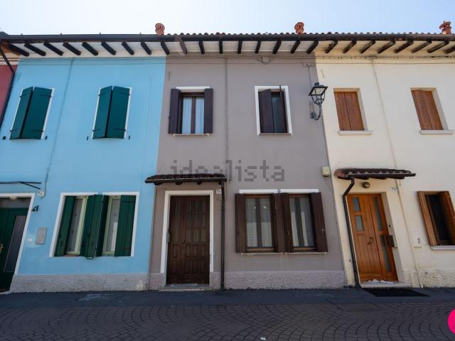 Case e ville in vendita di 136 m² in Vicolo Molinari