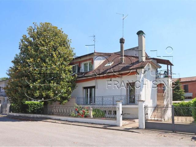 Case e ville in vendita di 137 m²