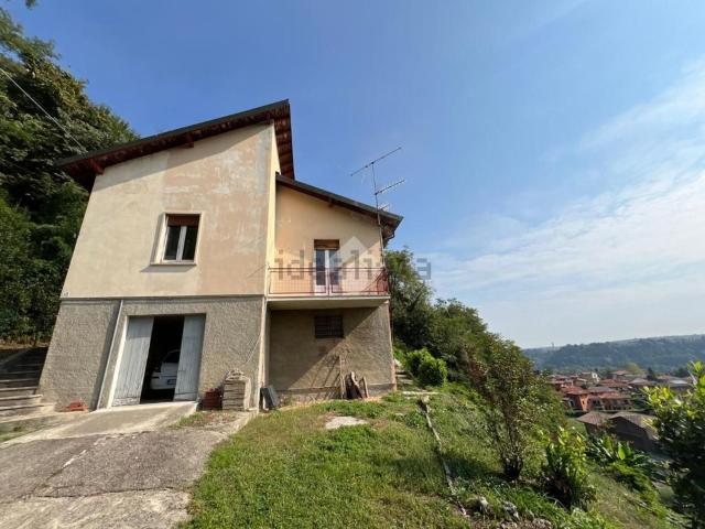 Case e ville in vendita di 137 m² in Via Cavour, 10