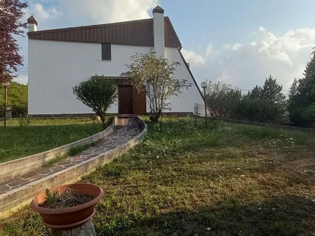 Case e ville in vendita di 137 m² in Via Casali