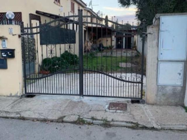 Case e ville in vendita di 137 m² in Via Barcellona