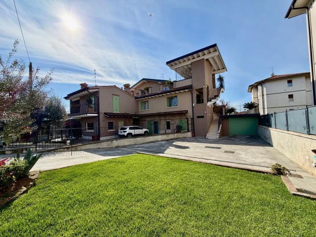 Case e ville in vendita di 137 m² in Via Gottardo Briggia