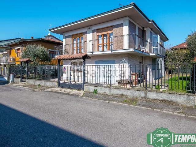 Case e ville in vendita di 137 m² in Via Don Giovanni Minzoni, 5