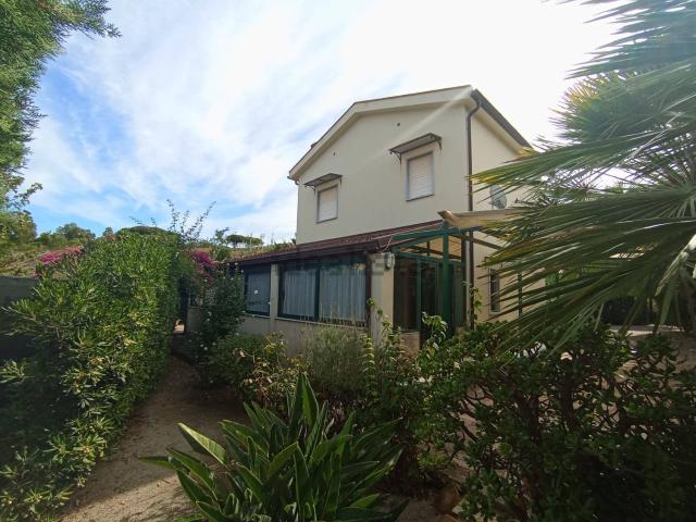Case e ville in vendita di 137 m² in Via delle Salinelle