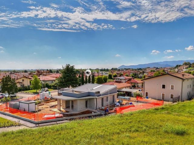 Case e ville in vendita di 137 m² in Via Zanardelli
