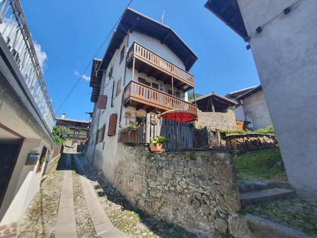 Case e ville in vendita di 137 m² in Frazione Oltris