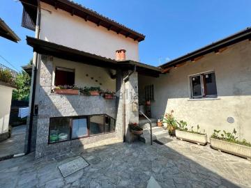 Case e ville in vendita di 138 m² in Via Conte Verde, 11