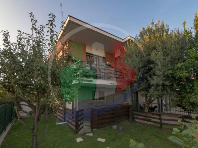 Case e ville in vendita di 138 m² in Via Capri, 4