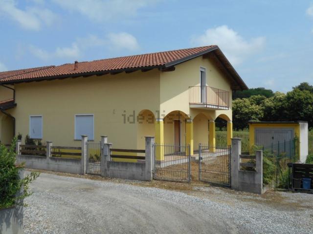 Case e ville in vendita di 138 m² in Via Borgomasino, 34