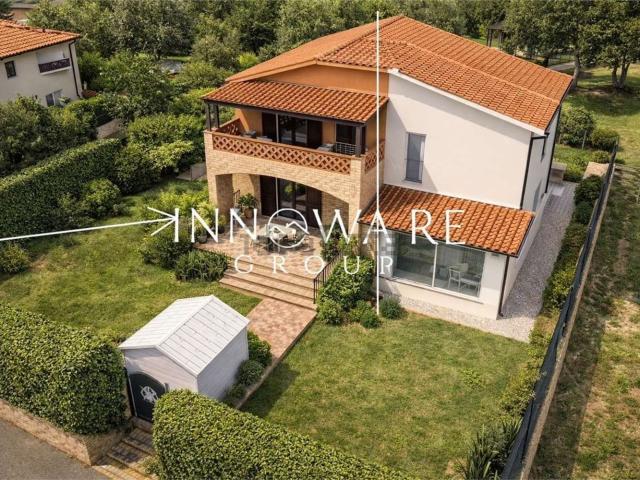 Case e ville in vendita di 138 m² in Via degli Oleandri, 14