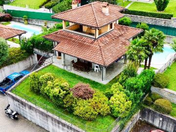 Case e ville in vendita di 138 m² in Via Deserto, 35