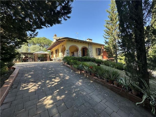 Case e ville in vendita di 138 m² in Via Romola