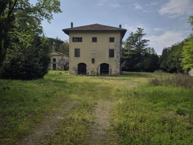 Case e ville in vendita di 1396 m² in Località Pradiziolo, 3