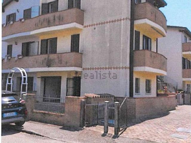 Case e ville in vendita di 139 m² in Via Lelio Basso