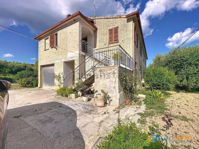 Case e ville in vendita di 139 m² in Contrada Carbuccio, 39