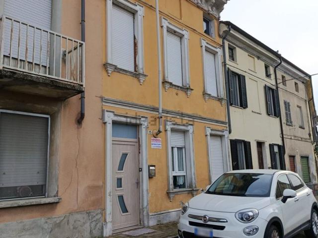 Case e ville in vendita di 139 m² in Piazza U. Genovesio, 15