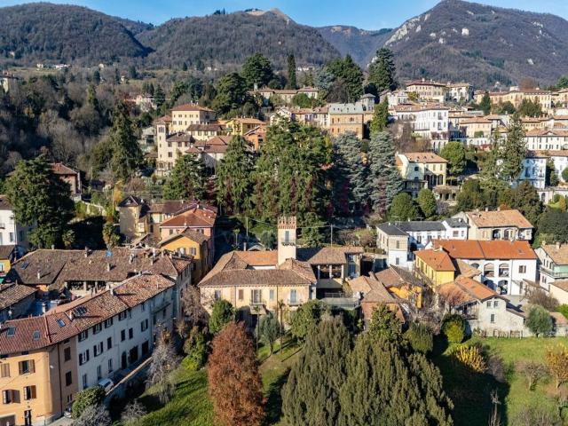 Case e ville in vendita di 1400 m² in Via San Maurizio, 5
