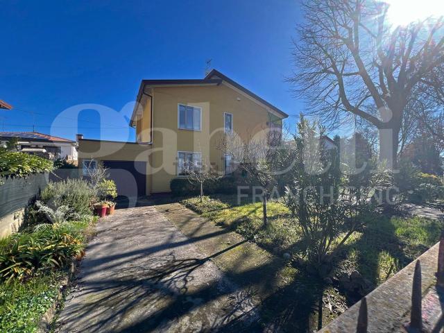 Case e ville in vendita di 140 m²