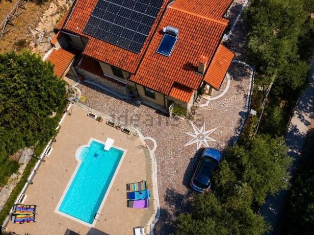 Case e ville in vendita di 140 m²
