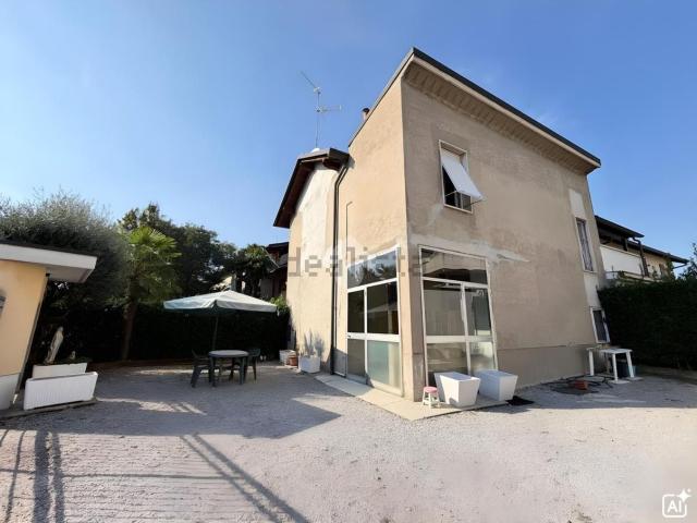 Case e ville in vendita di 140 m² in Via C. Porta, 125