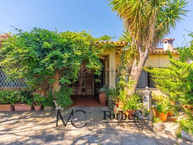 Case e ville in vendita di 140 m² in Via Cala D&apos Ambra