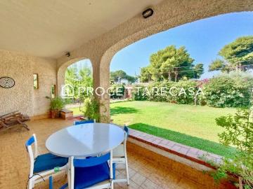 Case e ville in vendita di 140 m² in Via Calarossa