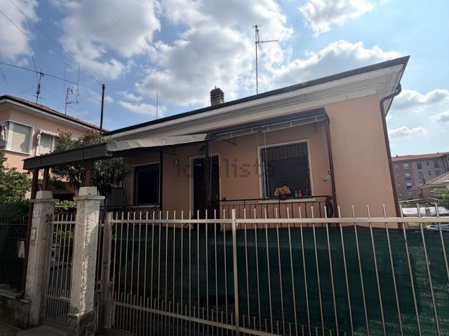 Case e ville in vendita di 140 m² in Via Caltanissetta