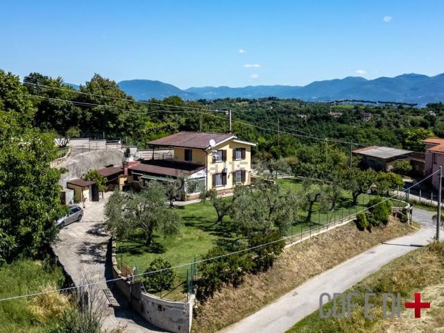 Case e ville in vendita di 140 m² in Via Campolungo
