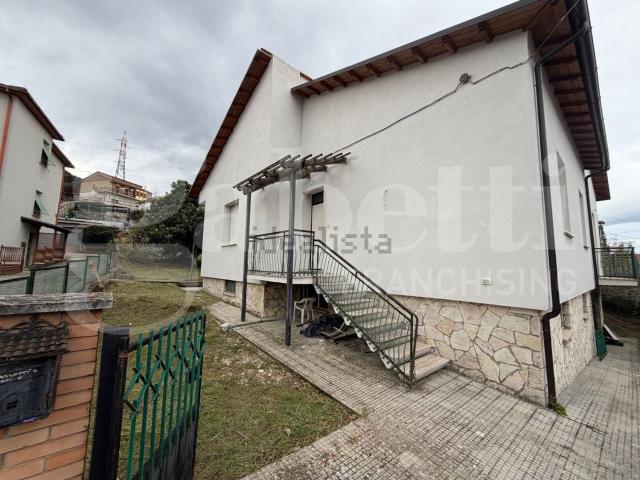 Case e ville in vendita di 140 m² in Via Campomicciolo, 351